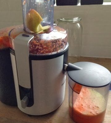 Friskpresset saft, nybagte boller og muffens