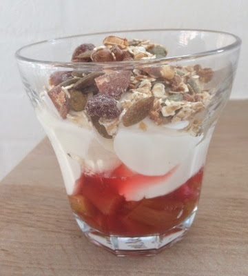 Rabarberkompot med græsk yoghurt