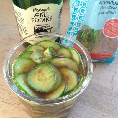 Agurkesalat med æbleeddike