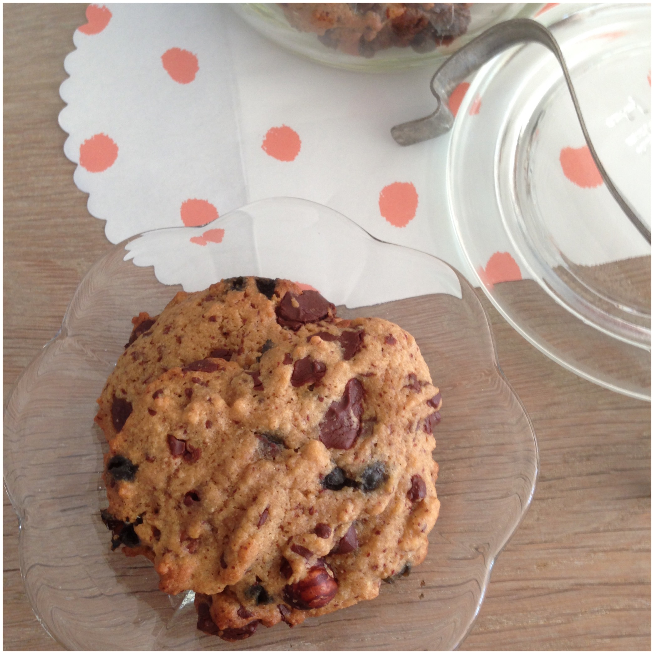 Cookies med chokolade, nødder og lakrids