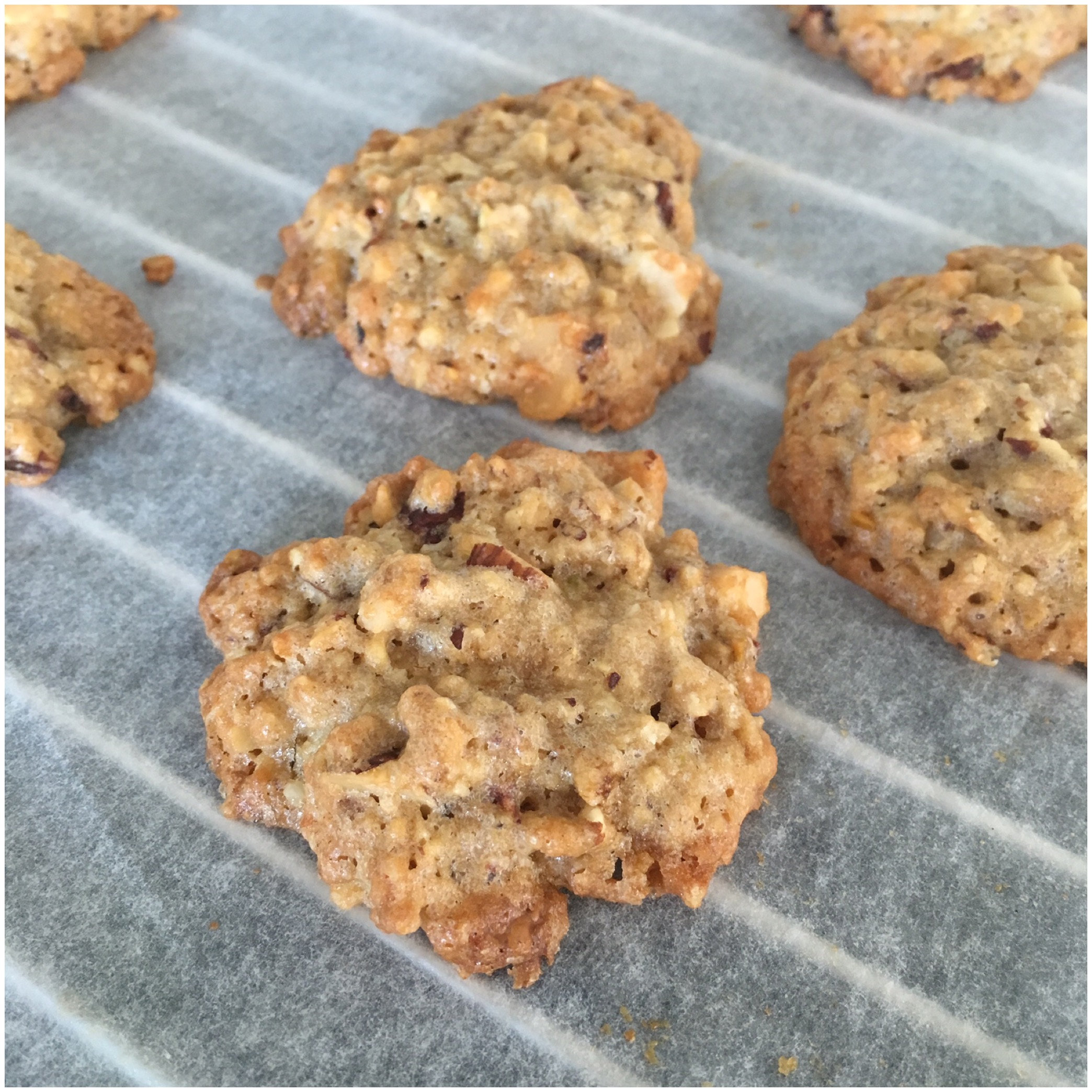 Cookies med hvid chokolade og hindbær