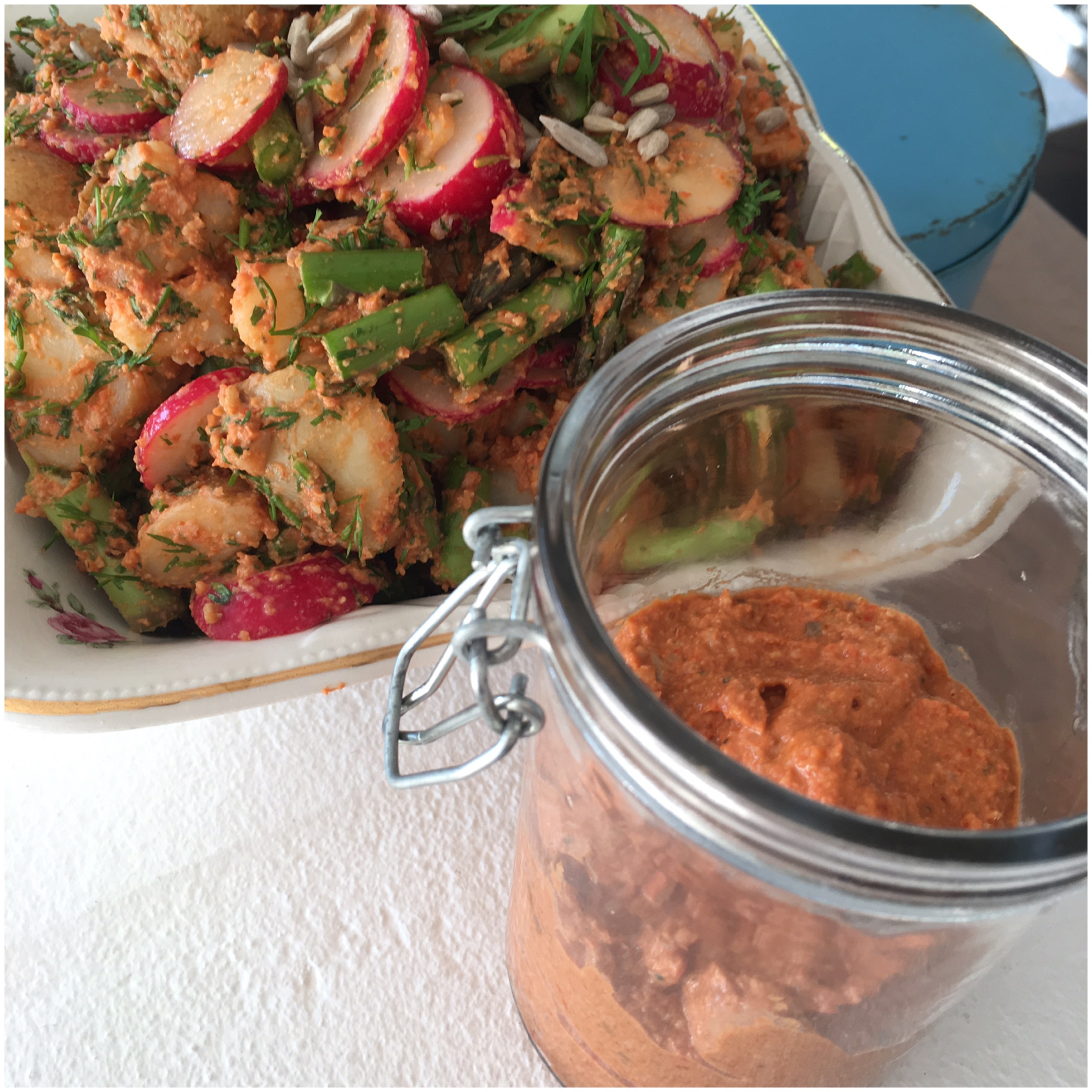 Kartofler vendt i peberfrugtpesto