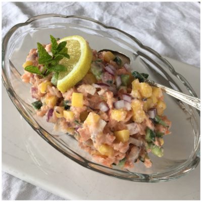 Cremet laksesalat med mango