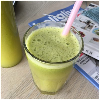 Frisk juice med et twist af skvalderkål