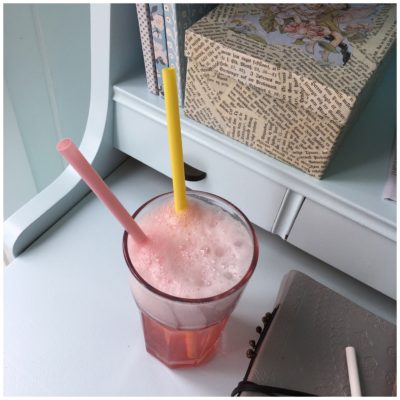 Mere rabarbersaft mens vi venter på flere varme dage
